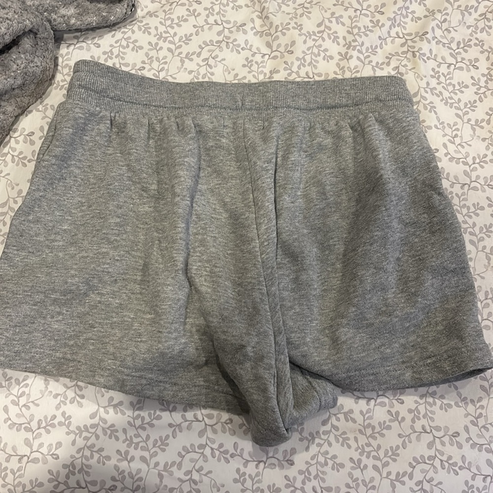 Sweatshorts - Picture 3 of 3